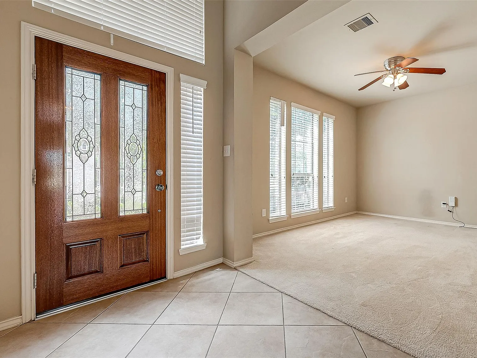 4 bed, 3.5 bath, 2998 sqft, $3,200 — Photo 4