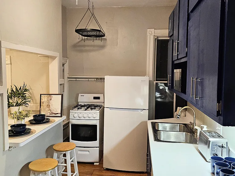 Kitchen showing small breakfast nook