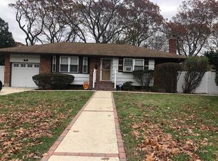 9 Otis Rd, Islip Terrace, NY 11752