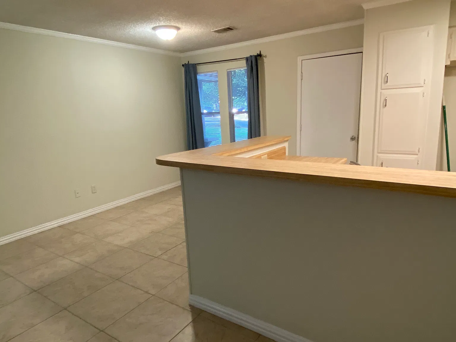 4 bed, 1650 sqft, $2,300 — Photo 3
