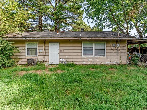 4th image of 3607 Parkwood Rd