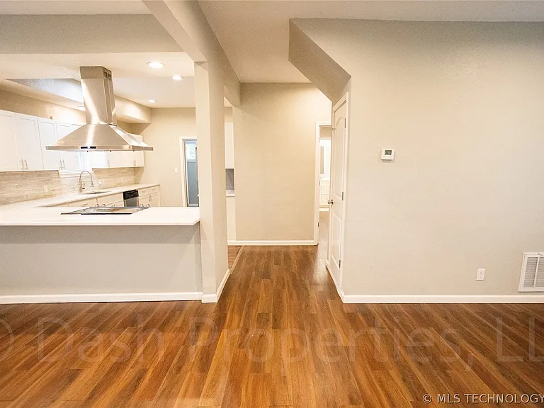 821 S Quaker Ave — Photo 7