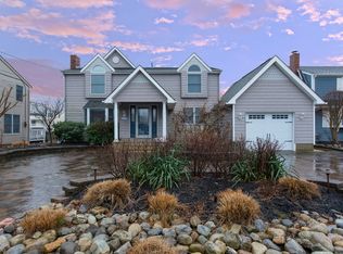 320 W 4th St, Ship Bottom, NJ 08008