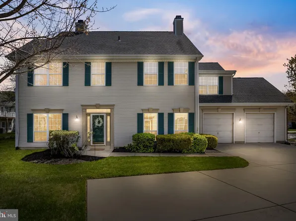 26 Grand Banks Cir, Marlton, NJ 08053