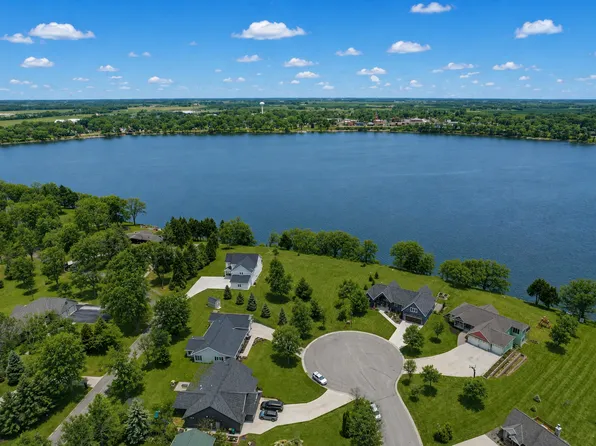 432 Lake Ct, Winsted, MN 55395