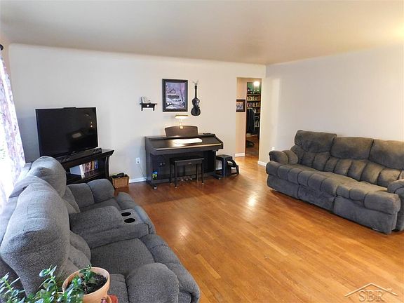 3rd image of 3415 Binscarth Ave