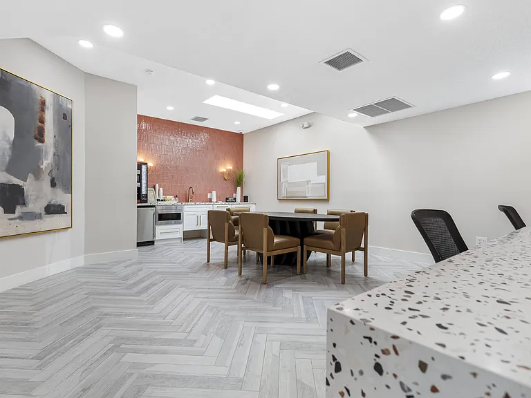 Alvista Hollywood — Photo 42