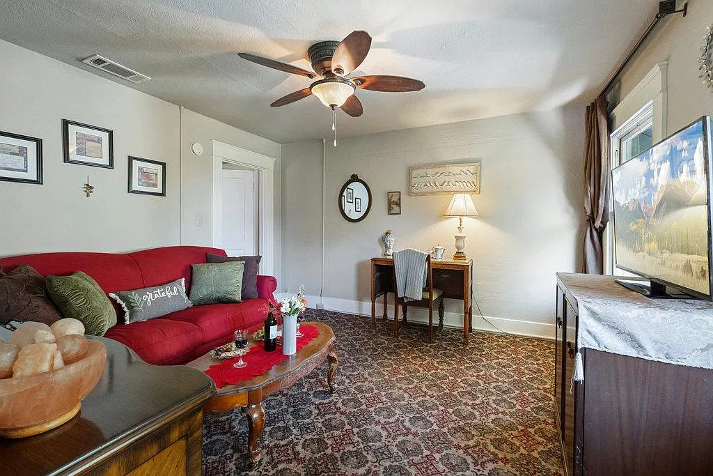 445 Oak St — Photo 4