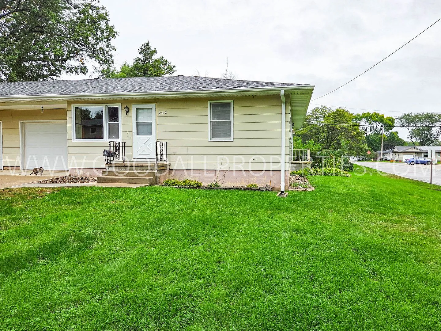 Spacious Perry 2-Bedroom Duplex with Attached Garage + Basement — Photo 1
