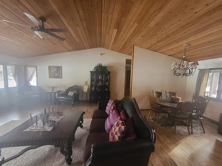 1261 N Edgewood St — Photo 36