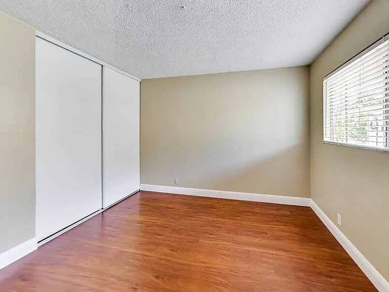 561 S 7th St #5 — Photo 7