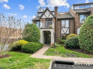 900 Valley Rd APT D11, Clifton, NJ 07013