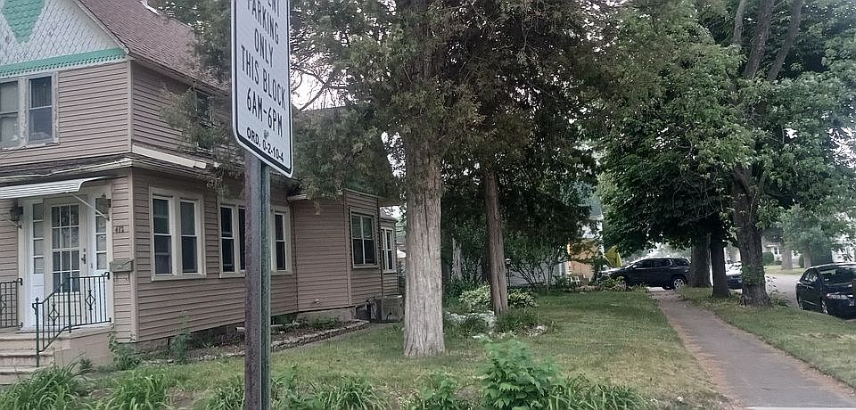 2nd image of 412 N Grand Ave