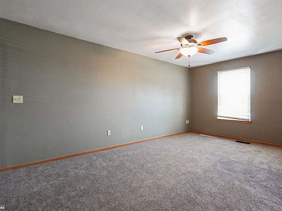 4th image of 603 S 4th St