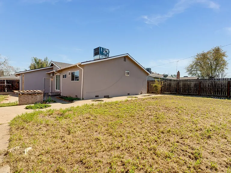 7726 Laurie Way — Photo 26