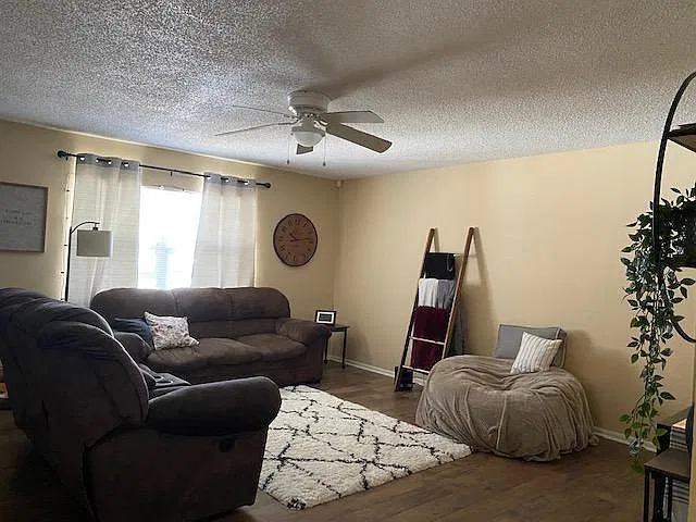 8346 Old English Drive — Photo 3
