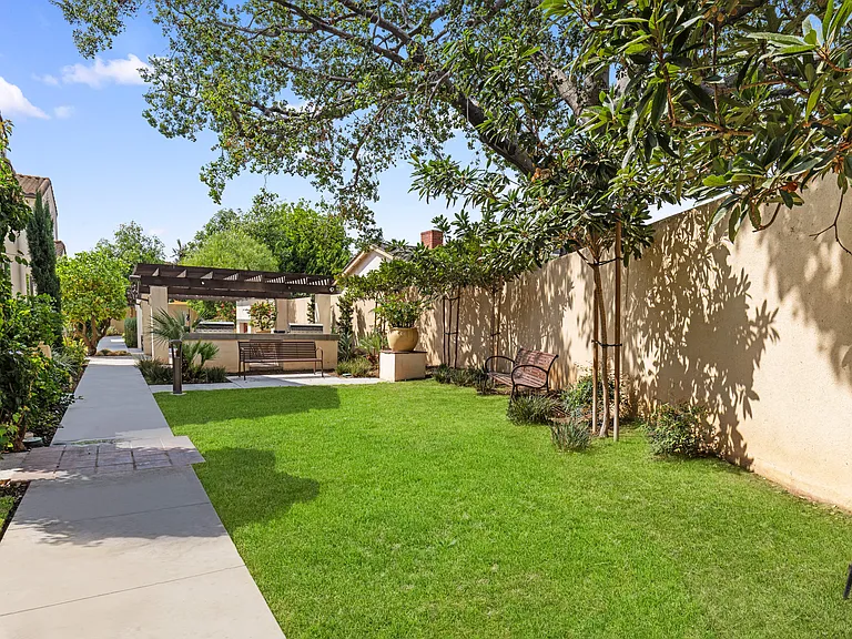 35 Bedford Ct — Photo 35