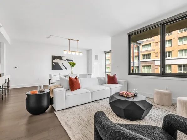 9 Avenue At Port Imperial image 17 of 50