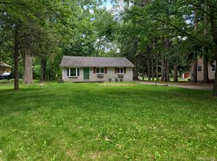 23440 Beech Rd, Southfield, MI 48033