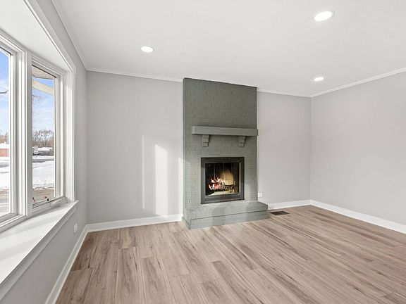 3rd image of 475 E Merle Ln