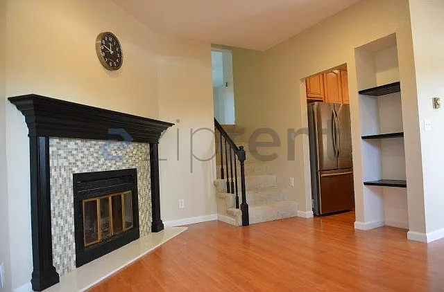 2 bed, 926 sqft, $3,175 — Photo 3