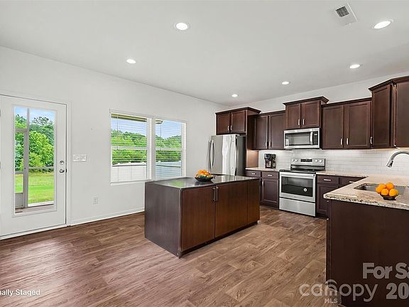 4th image of 146 Fairfield Dr