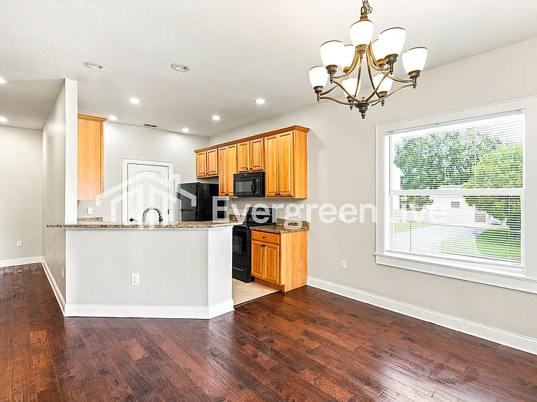 4922 Bobbie Ave — Photo 4