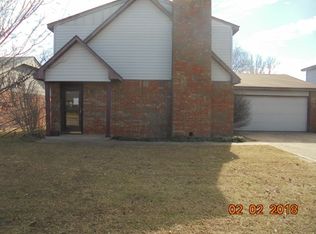 2131 Canary Dr, Ponca City, OK 74601