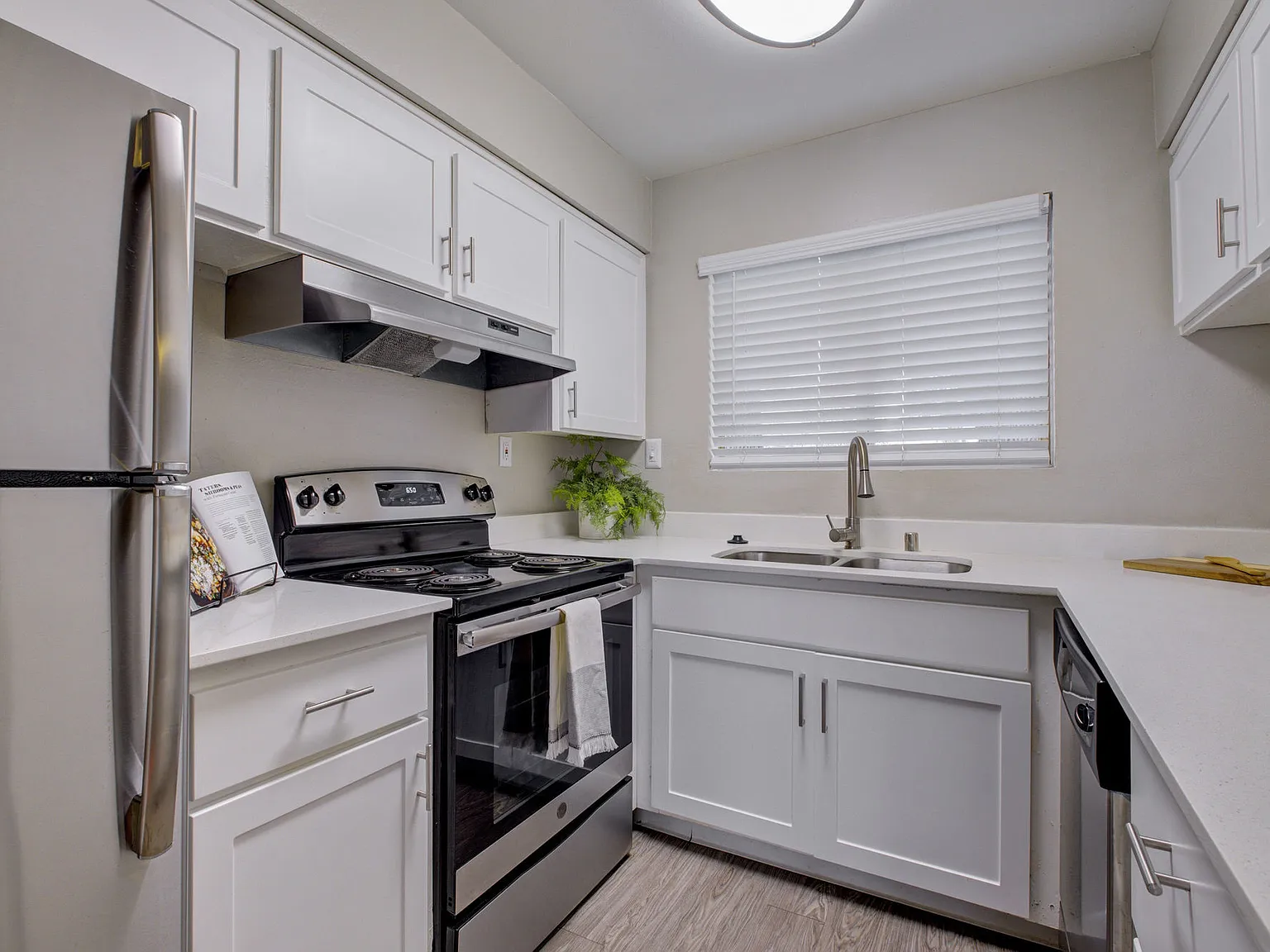 Waverly Flats — Photo 1