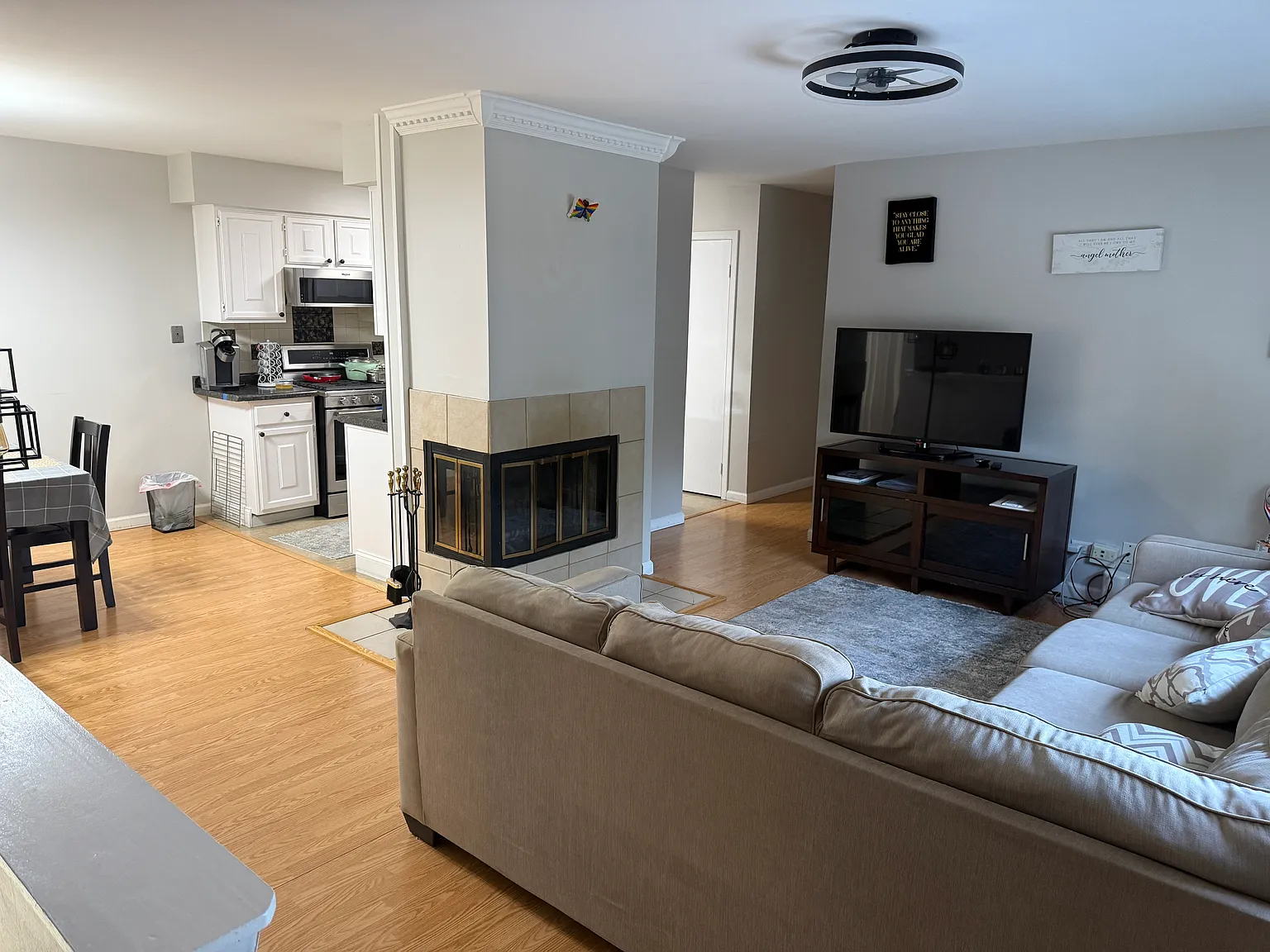 424 Tanglewood Ct — Photo 2