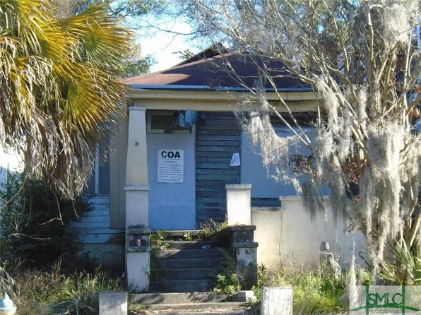 726 W Victory Dr, Savannah, GA 31415