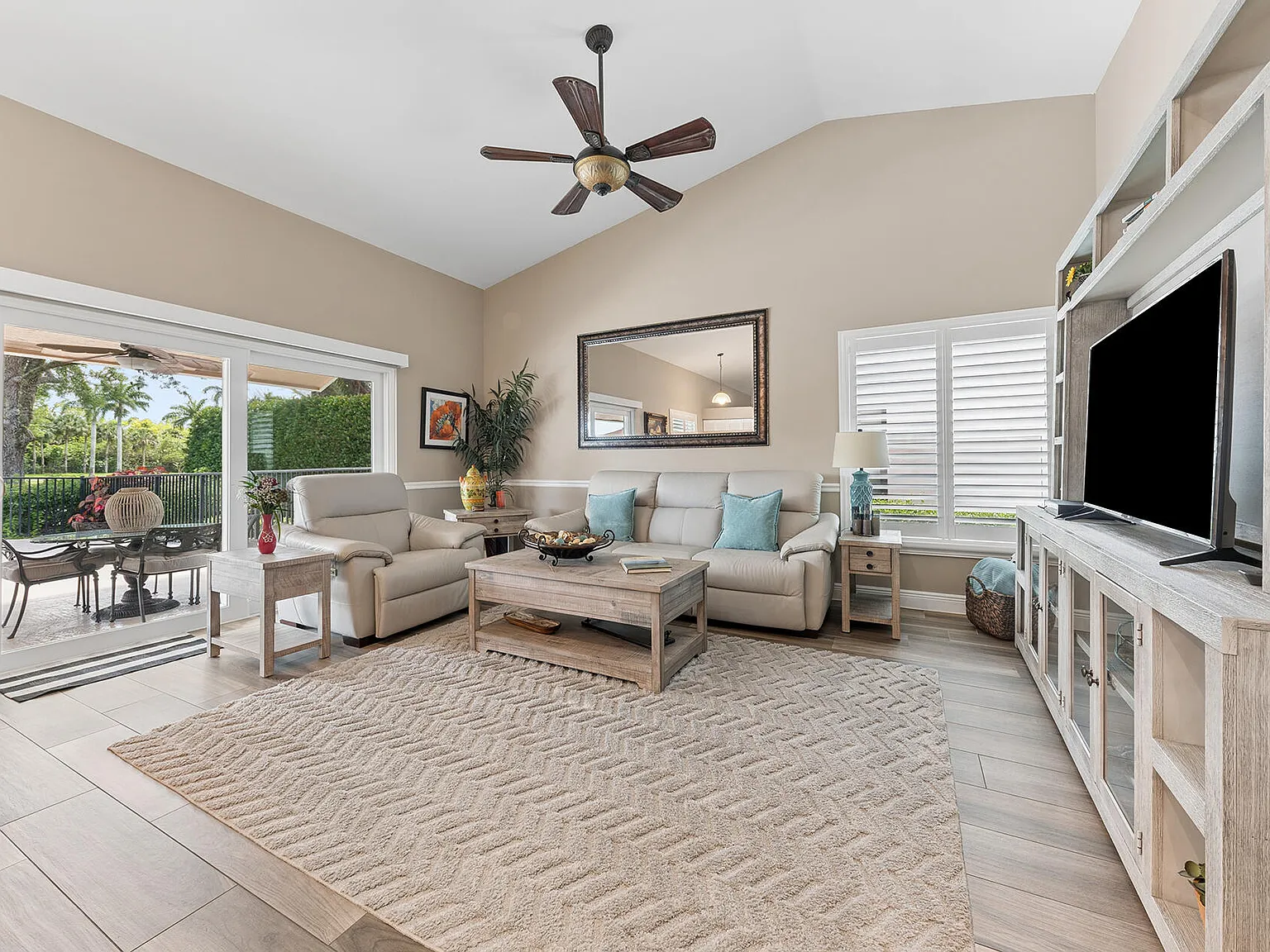 4 bed, 2.0 bath, 2372 sqft, $6,000 — Photo 4