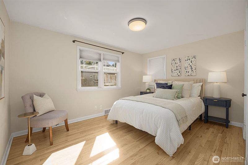 5th image of 8039 40th Avenue NE