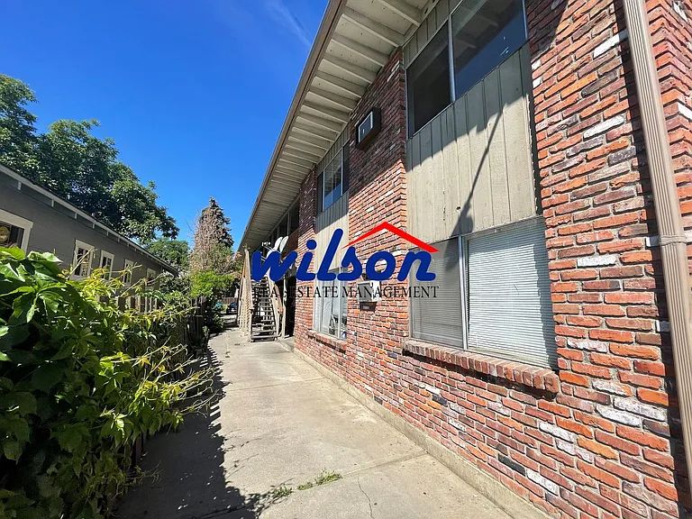 208 N 6th St — Photo 1