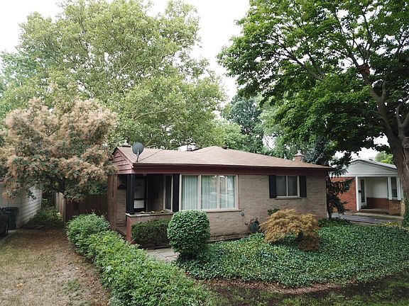 4th image of 1915 Cresthill Ave
