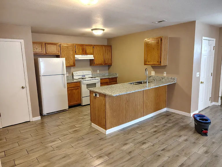 1700 Joshua Pl #B — Photo 6