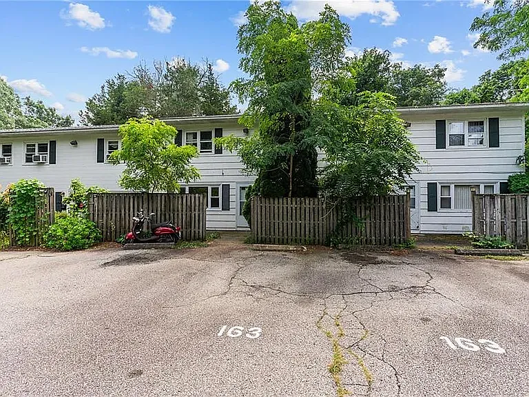 2 bed, 936 sqft, $2,400 — Photo 3