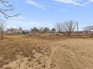 231 E 4th St, Elmendorf, TX 78112