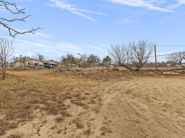 231 E 4th LOT 9, Elmendorf, TX 78112