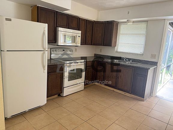 4th image of 2351 Lafayette St