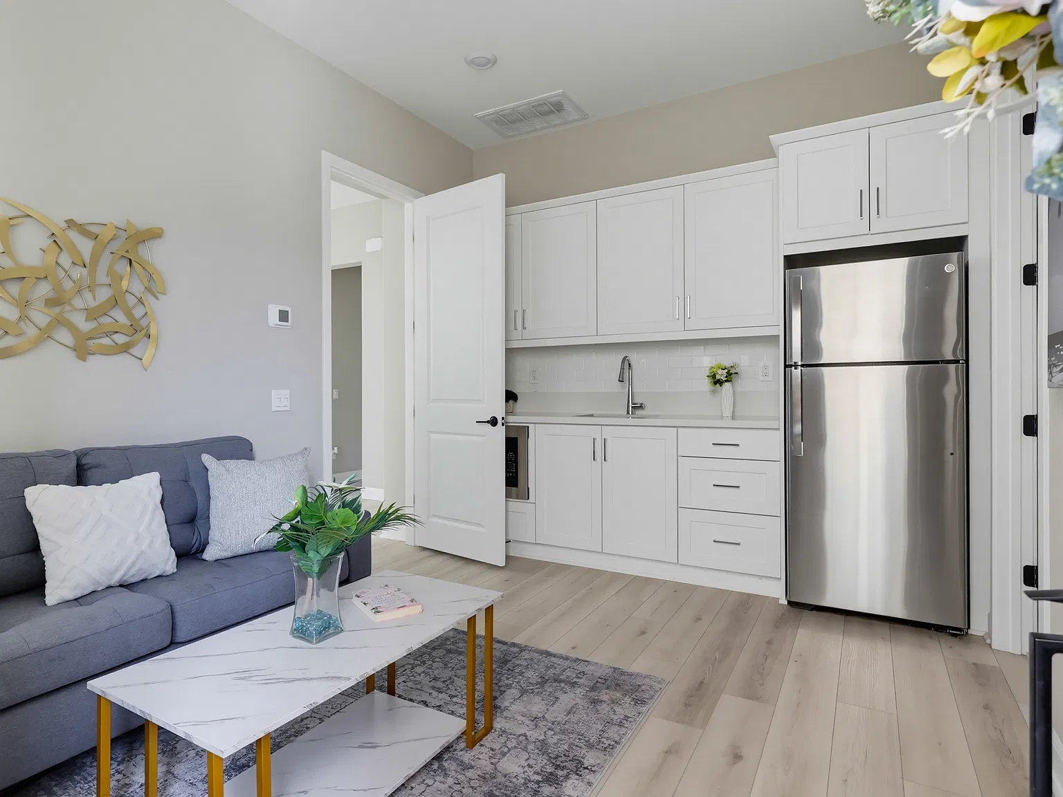 5 bed, 3500 sqft, $6,900 — Photo 4