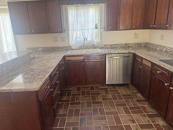 4th image of 7075 Poplar Pike