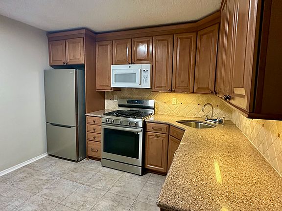 4th image of 499 Quince Ct #499