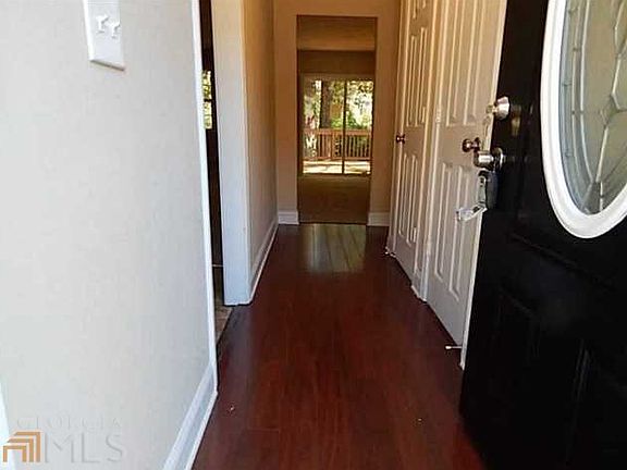 HARDWOOD FOYER!
