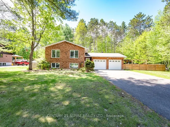 22 Country Ln, Petawawa, ON K8H 3J7