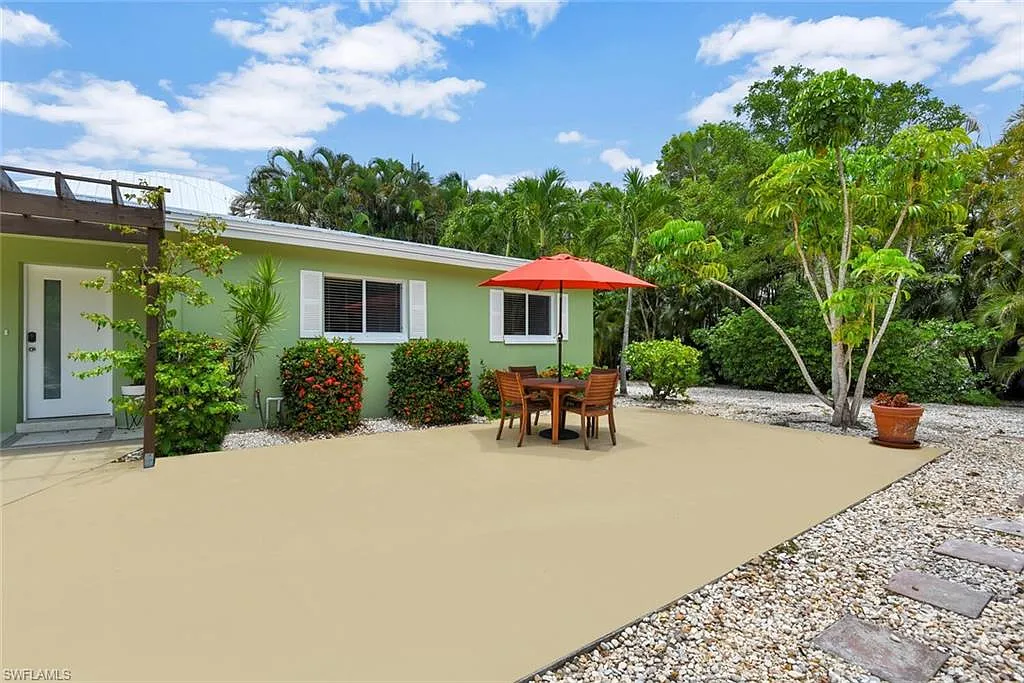 3 bed, 2.0 bath, 1384 sqft, $16,000 — Photo 3