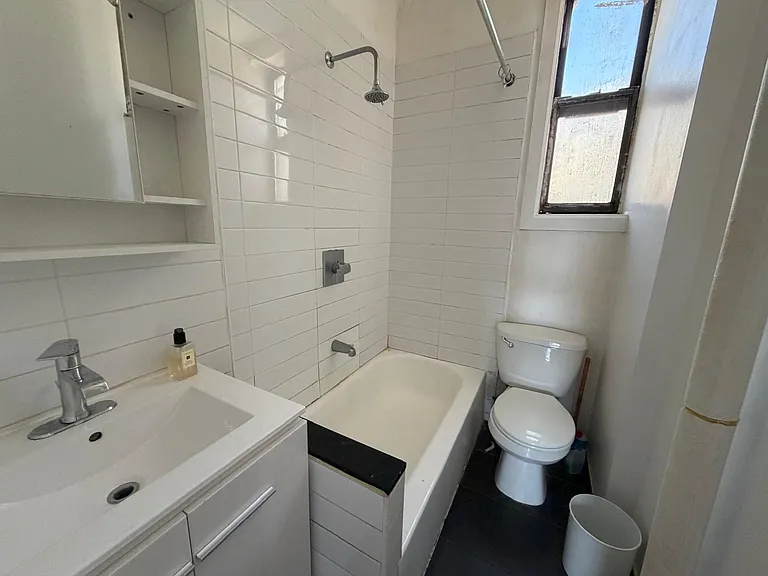 155 S 4th St #33 — Photo 11