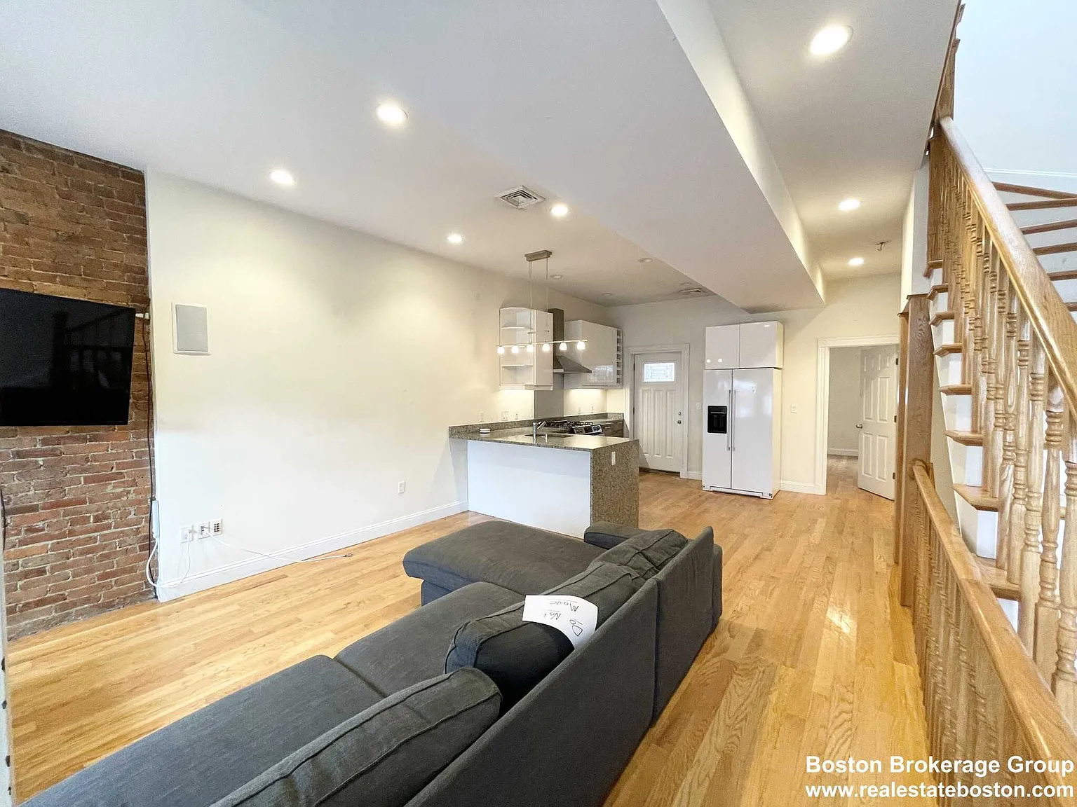 5 bed, 2.5 bath, $7,000 — Photo 2