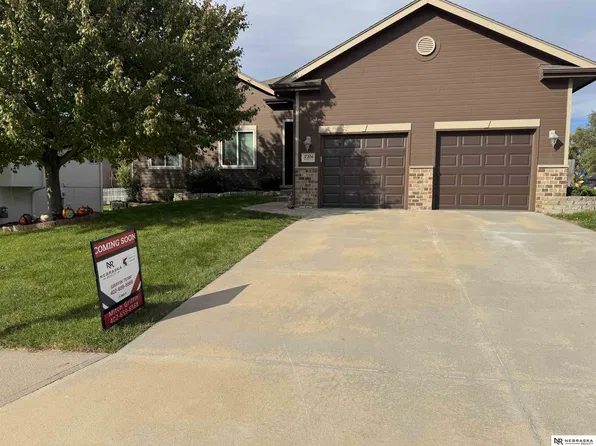 17204 Palisades Dr, Omaha, NE 68136