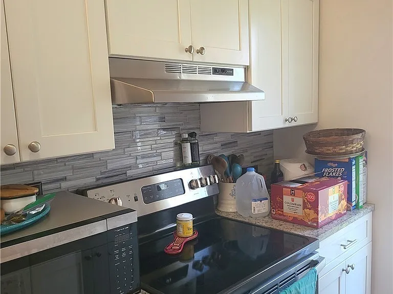 1433 SW 51st Ln #98 — Photo 7